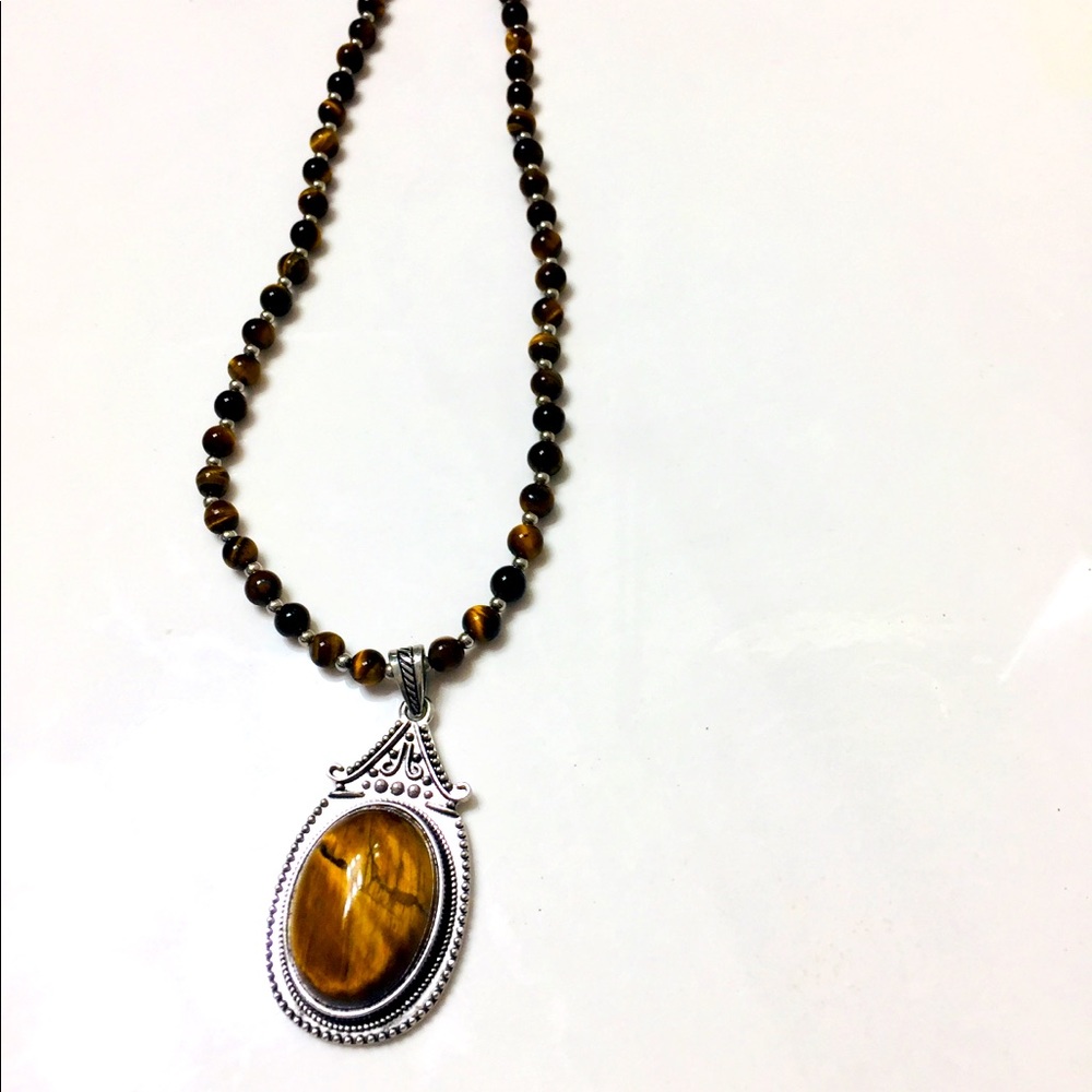 Beaded necklace with pendant and matching earrings.